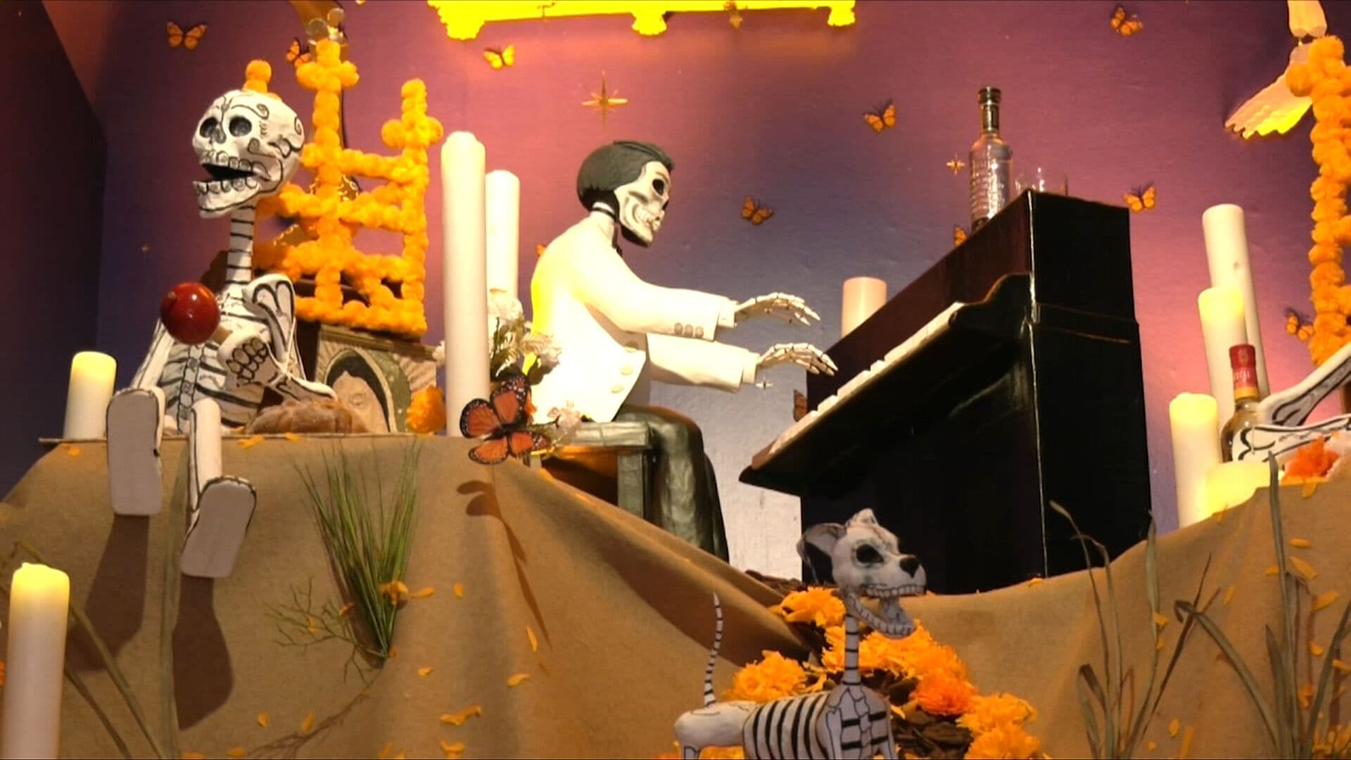 'Es Muy Bonito': Ponen Ofrenda de Día de Muertos en Honor a Agustín Lara en España