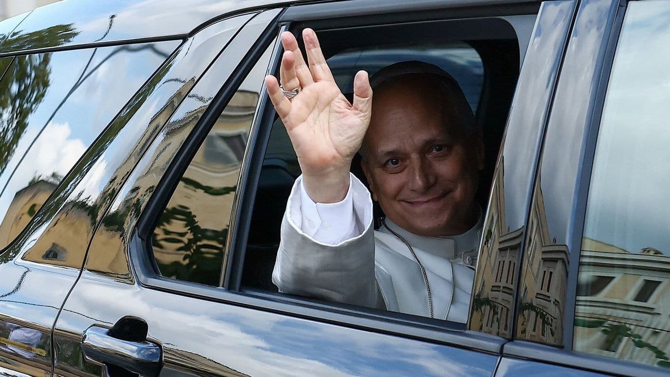 Papa León XIV Sale del Hospital Dos Días Antes de lo Previsto Tras su Operación