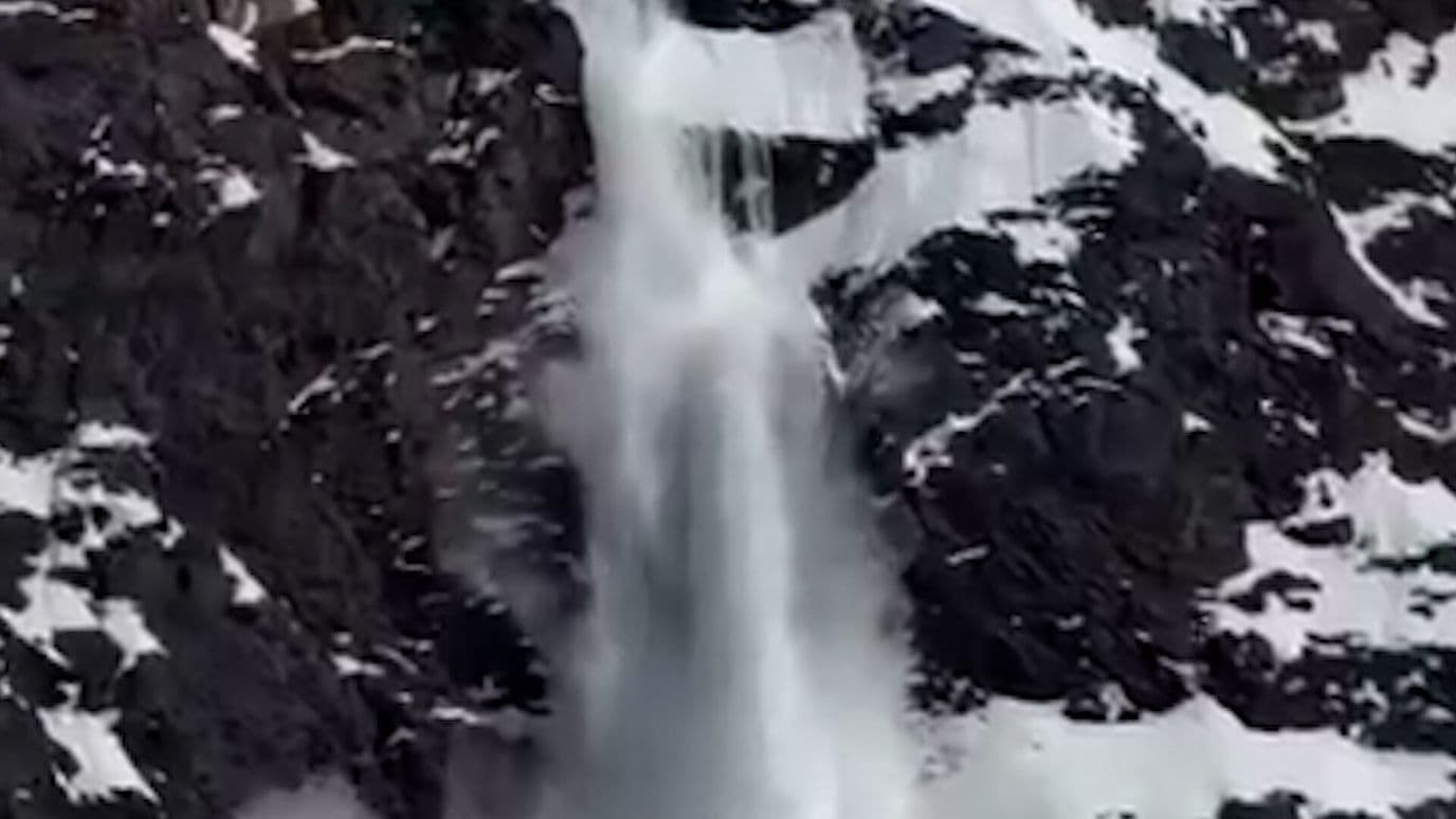 Avalancha Atrapa a Montañistas en Chile
