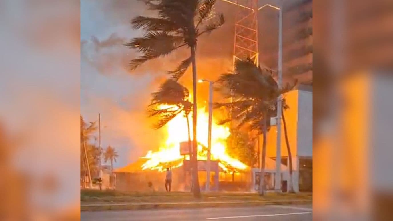 Incendio Arrasa Restaurante de Mariscos en Boca del Río, Veracruz