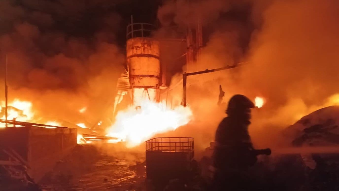 Incendio en Predio de Tláhuac Obliga a Desalojar a 80 Personas