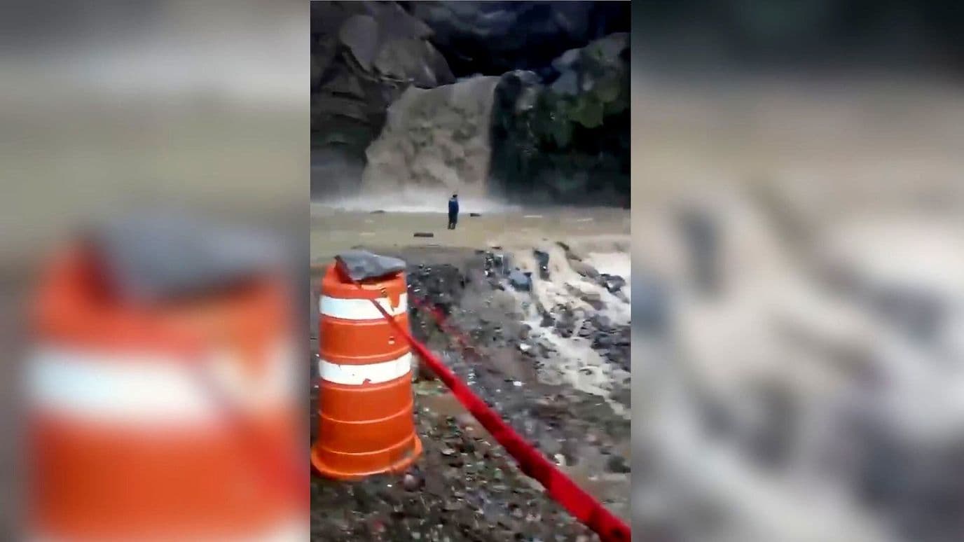 Crecida del Río Cerro Chiquito Obliga a Cerrar Paso en Tenango de Doria, Hidalgo