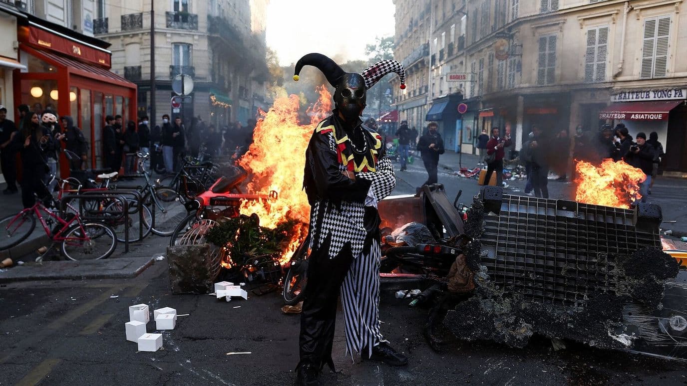 Macron Culpa a Grupos de Extrema Izquierda por Violentos Disturbios en Francia