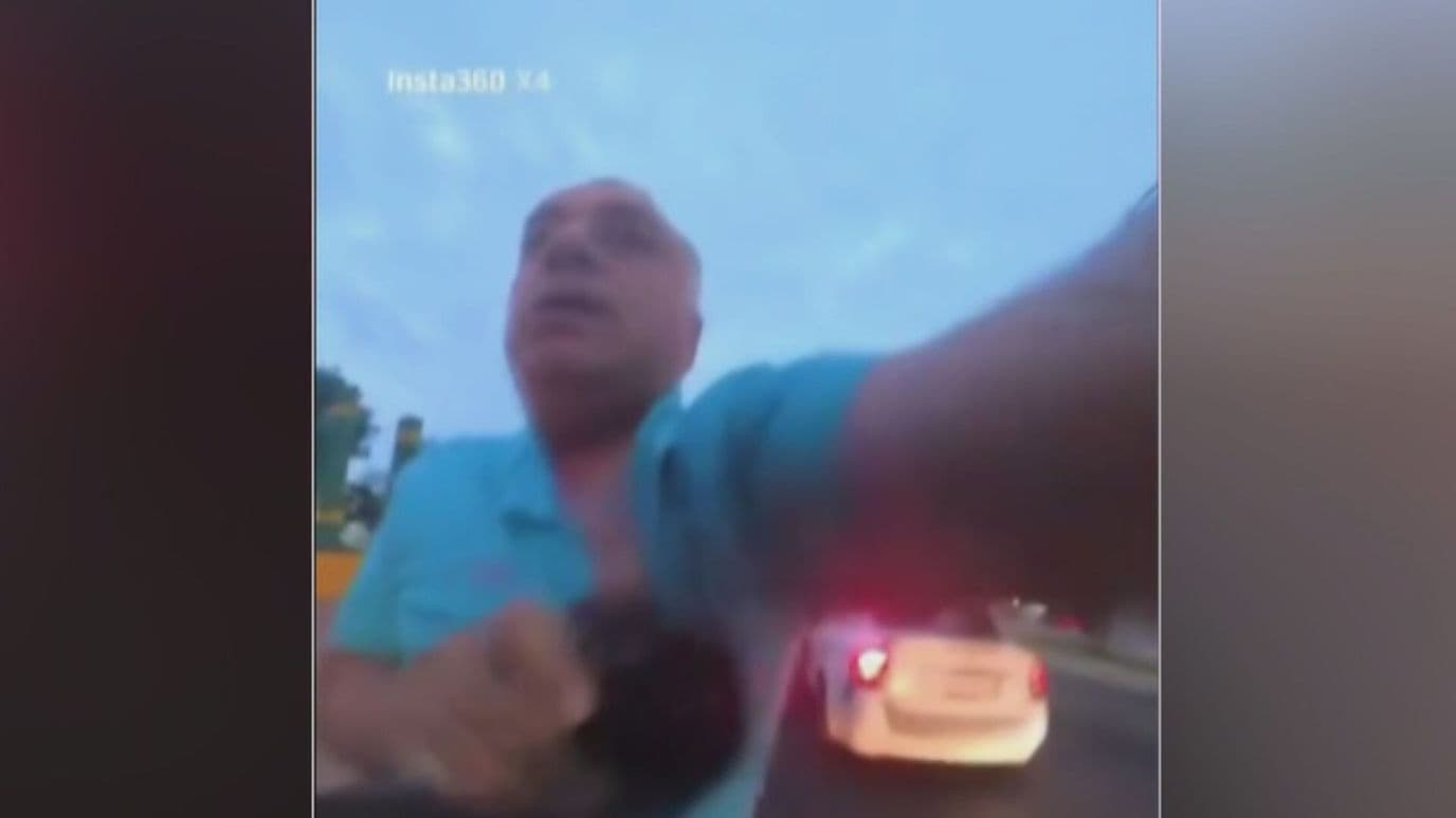 Video | Conductor Golpea a una Motociclista en Periférico Norte