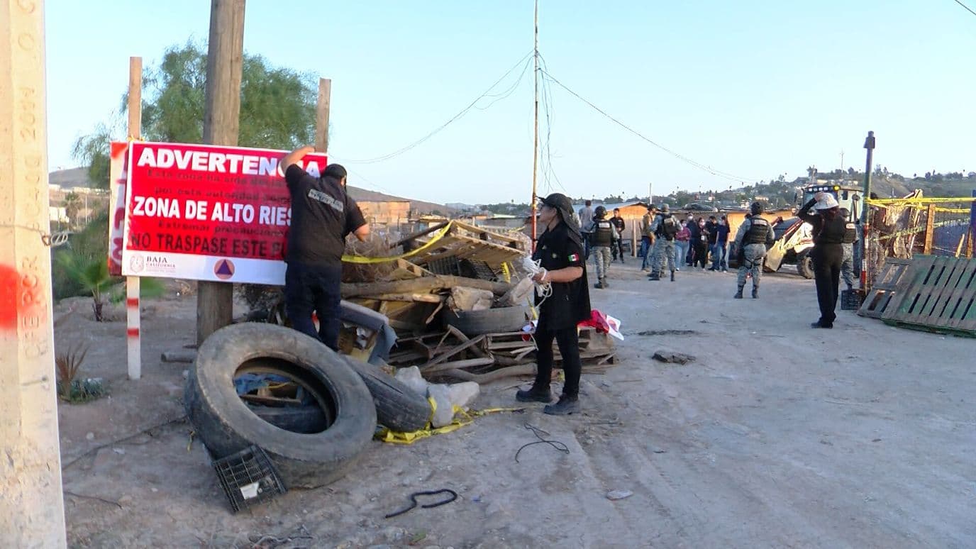 Desalojan 64 Viviendas Irregulares en la Canalización del Río Tijuana Tras Operativo