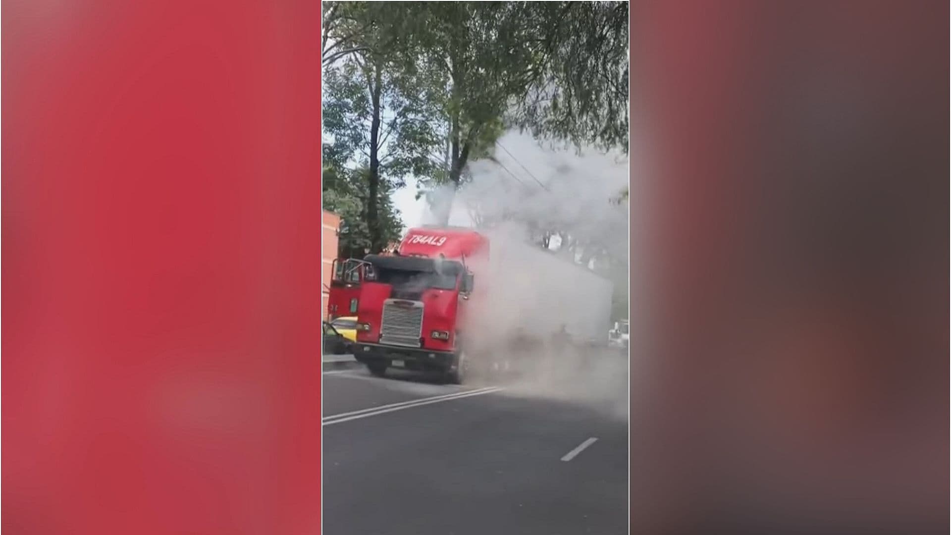 Falla Mecánica en Tráiler Provoca Incendio en Avenida de las Culturas, Azcapotzalco