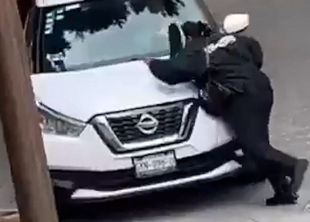Casi Atropella a una Policía al Intentar Evitar Infracción en Guanajuato