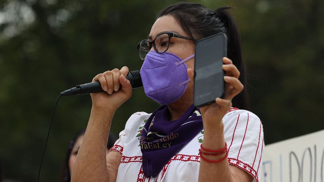 Suprema Corte Atrae Caso de María Elena Ríos por Ataque con Ácido