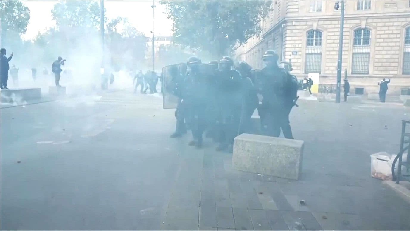 Francia Vive Fin de Semana de Protestas y Violencia por Altos Costos de la Vida