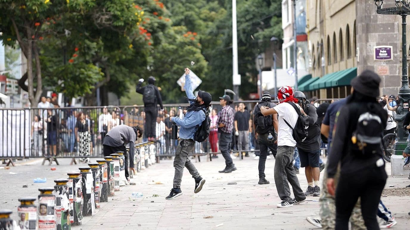 Vandalismo en Manifestación por el Agua en Guadalajara Deja Daños Millonarios
