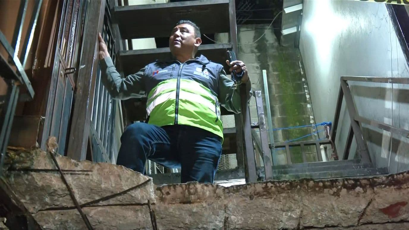 Se Derrumba Descanso de Escaleras en Unidad Habitacional en Inmediaciones de La Merced