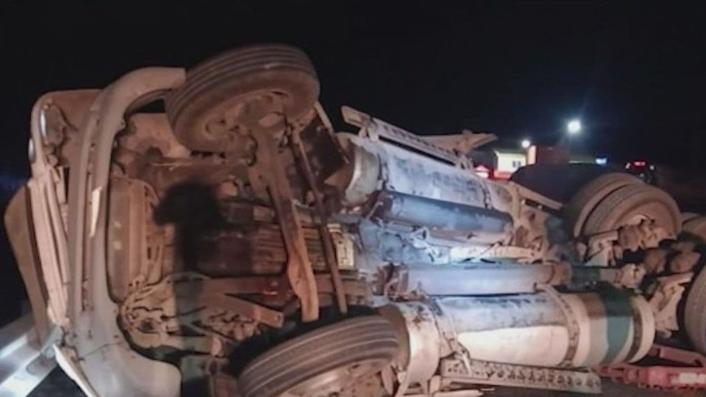 Deja Un Muerto y Un Herido Choque de Tráileres en Sabinas Hidalgo