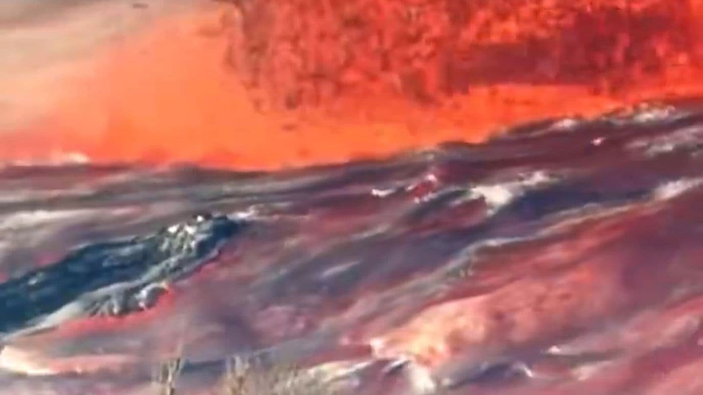 Captan Lava del Kilauea Cayendo Hacia el Mar