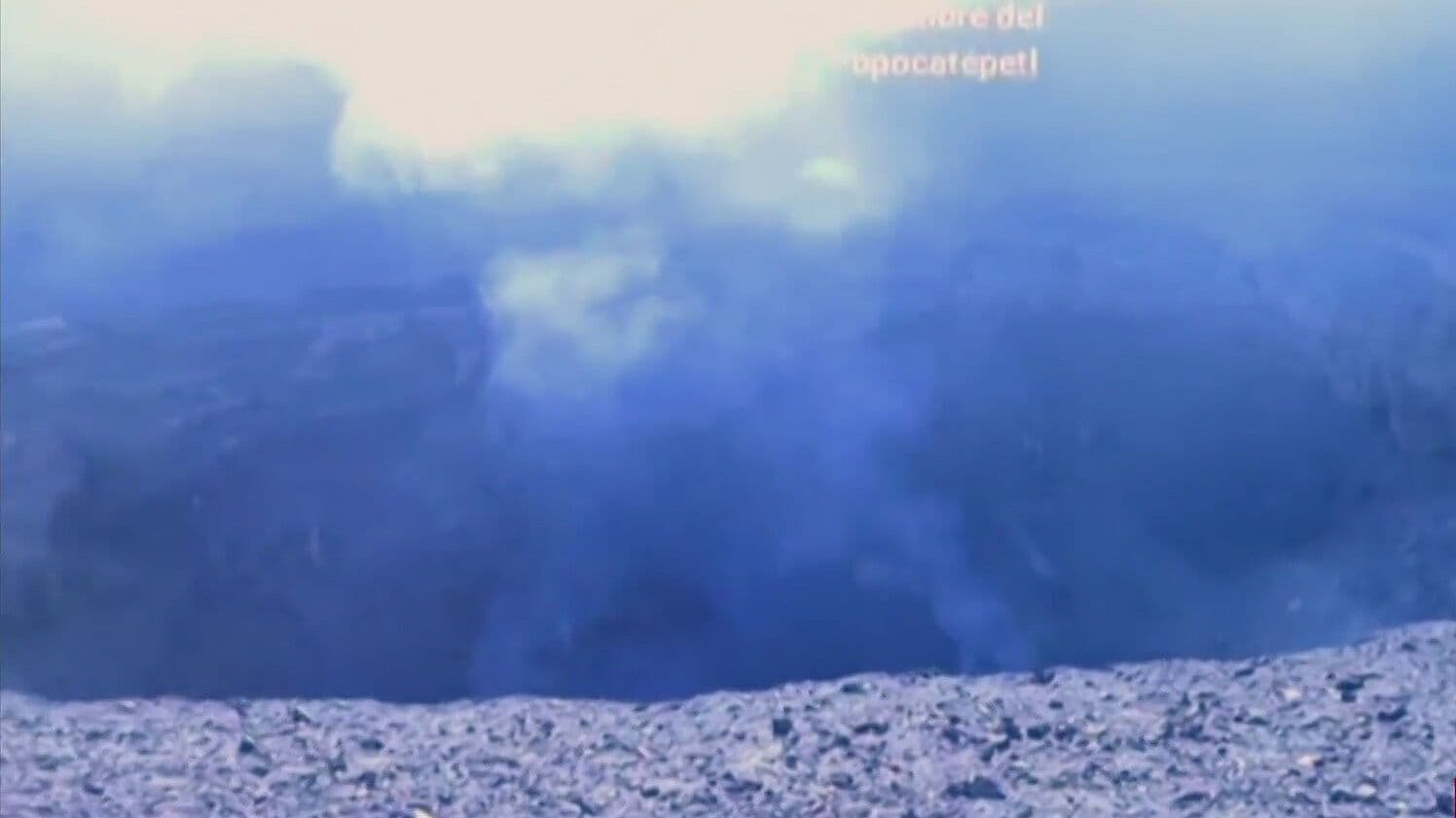 Video |  Hombre Sube al Volcán Popocatépetl para Grabar el Cráter