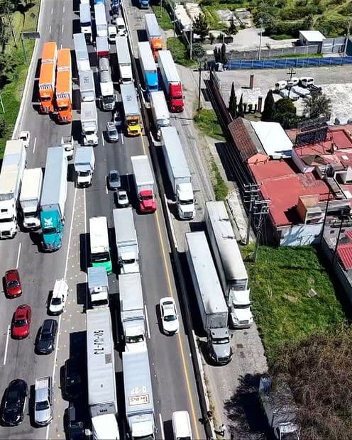 Desde el Aire: La México-Toluca Está Totalmente Paralizada por Bloqueo
