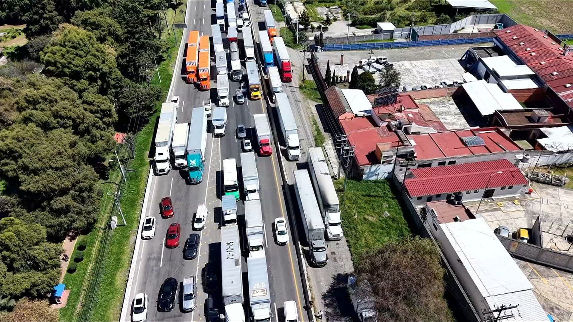 Desde el Aire: La México-Toluca Está Totalmente Paralizada por Bloqueo