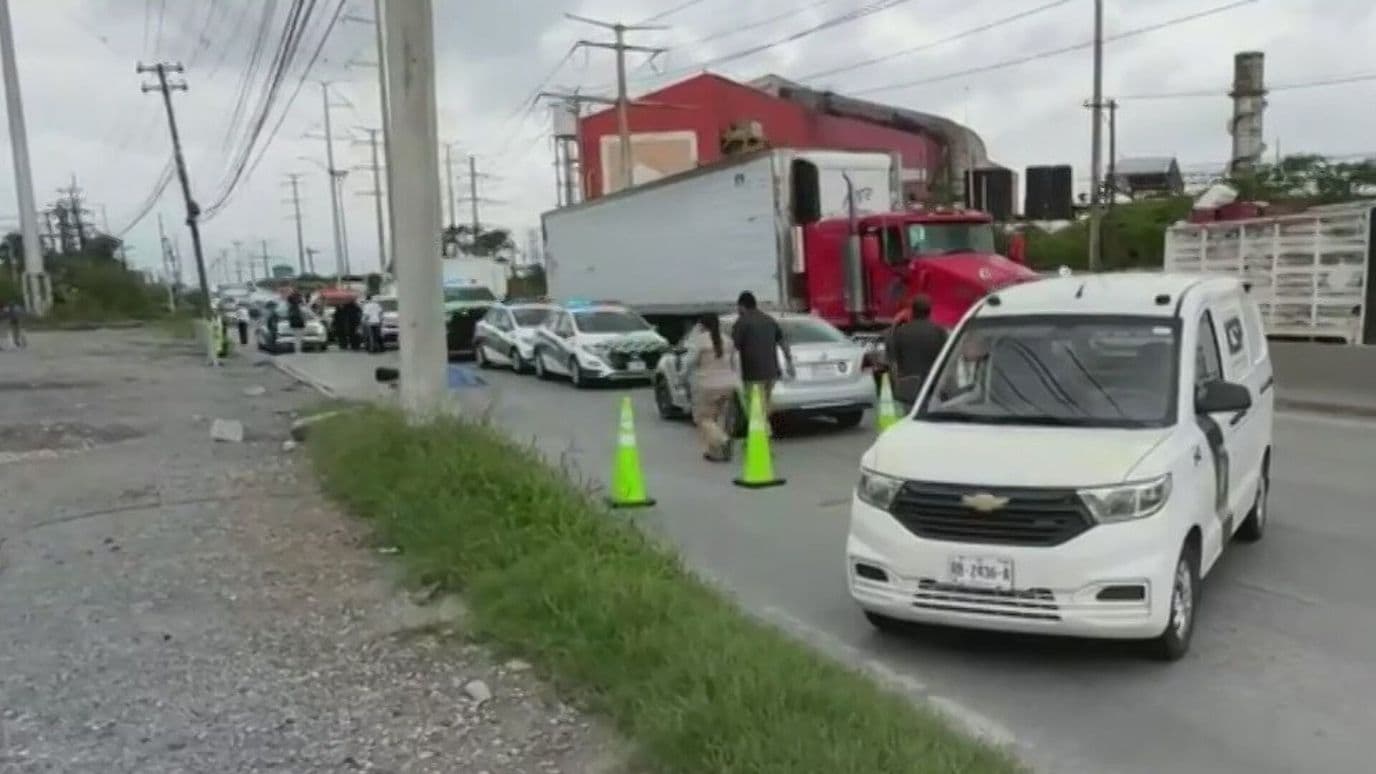 Muere Motociclista en Choque de Tráileres en San Nicolás