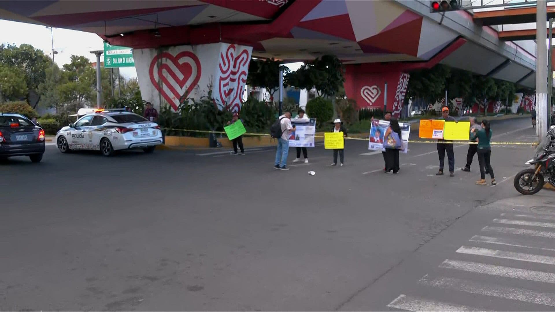 Cumple Seis Horas Bloqueo en Congreso de la Unión; Buscan a Menor de 13 Años