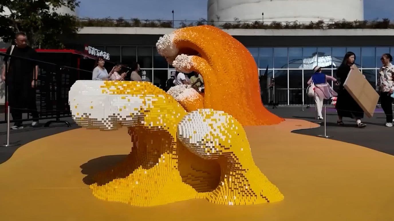 China Estrena Jardín con Olas Gigantes Hechas con Bloques de Juguete