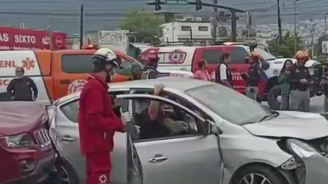 Deja 4 Lesionados Choque en Lincoln en Monterrey