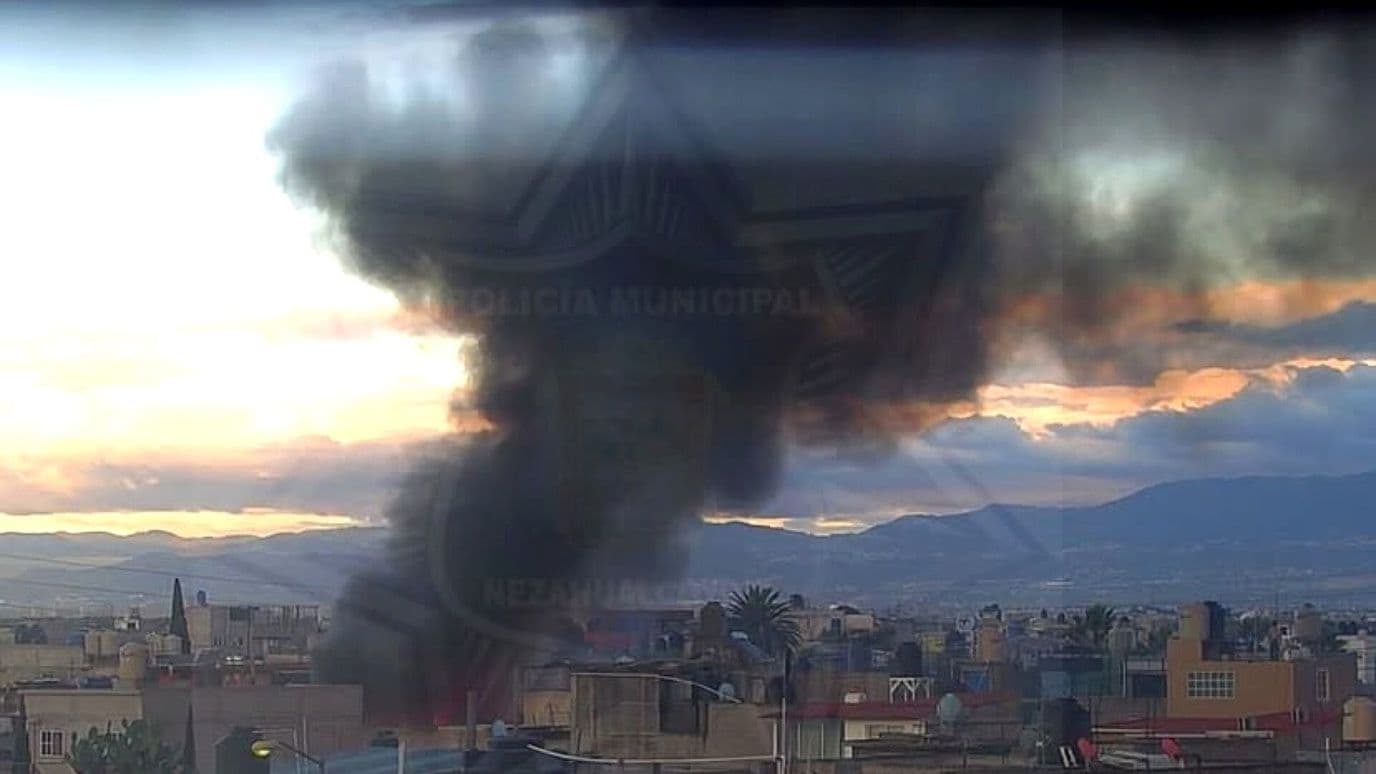 Fuerte Incendio Consume Casa Habitacional en la Colonia El Sol, Nezahualcóyotl