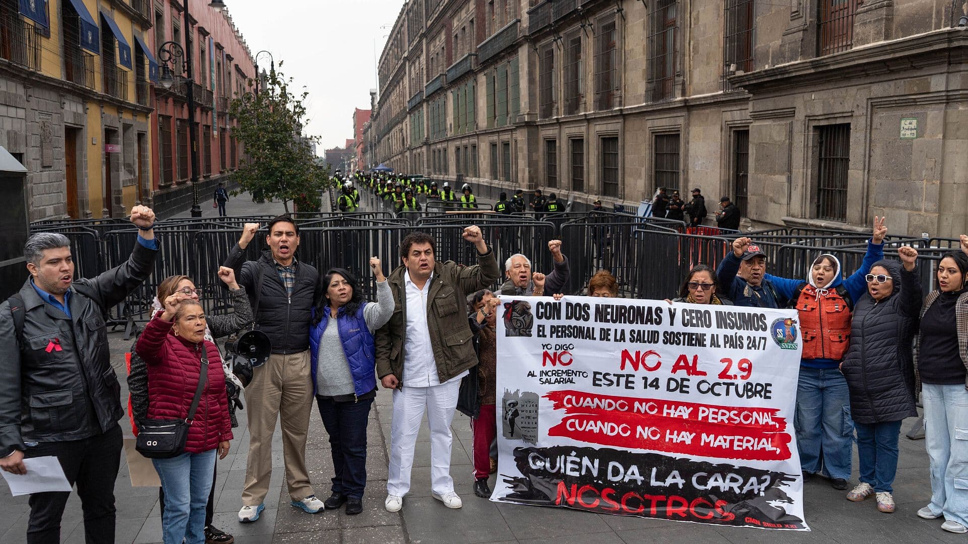 'Estamos Viviendo Situaciones Caóticas': Trabajadores del IMSS en Palacio Nacional