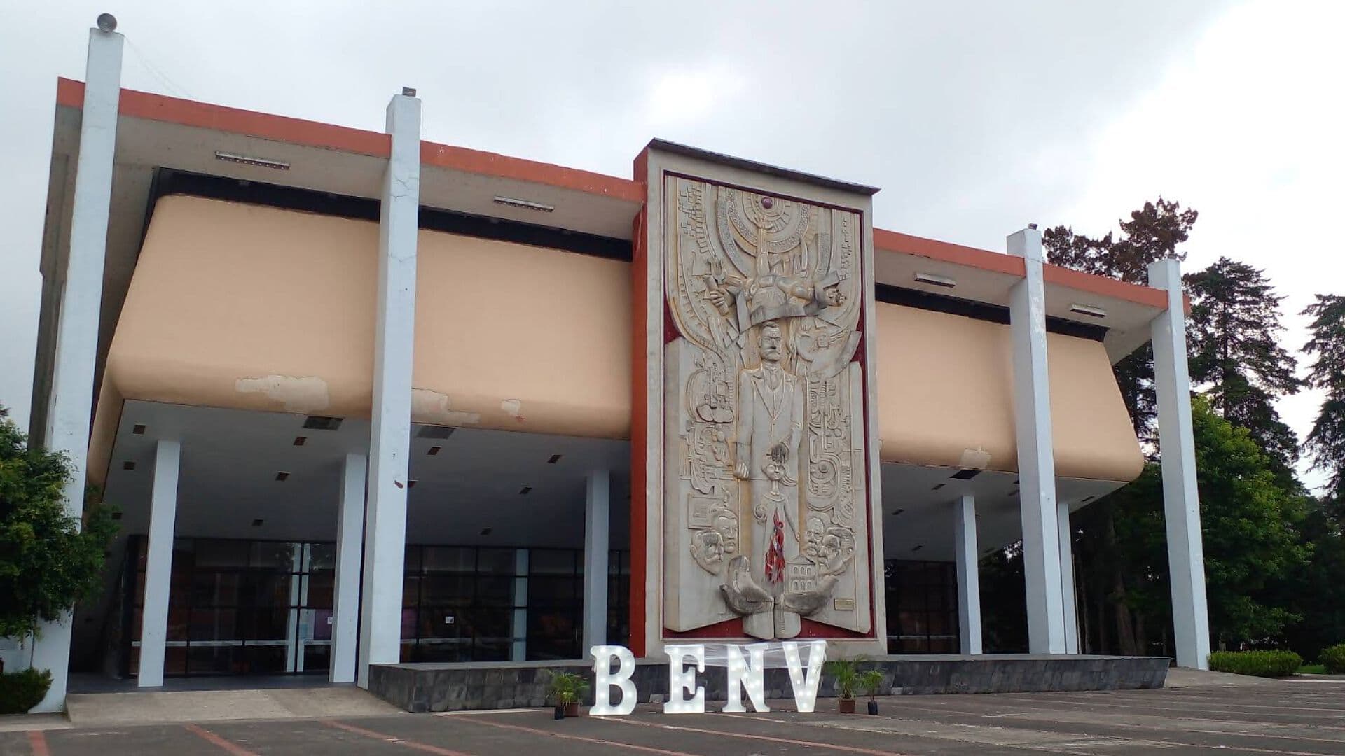 Estudiantes de la Normal Veracruzana en Xalapa Protestan por Cobro de Inscripción