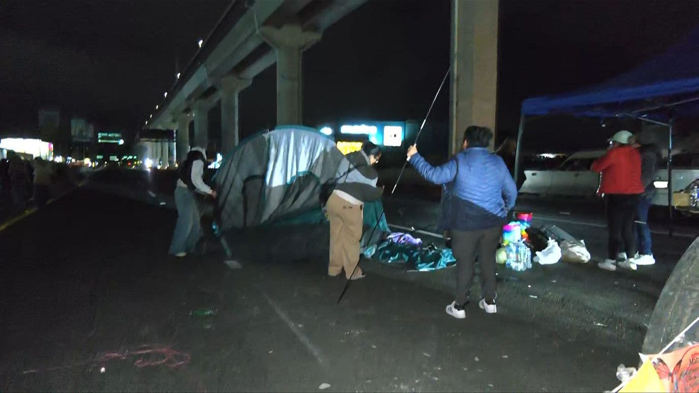 Bloqueo en la México-Toluca Persiste; Manifestantes Instalan Carpas
