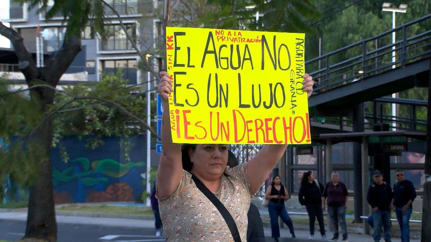 Vecinos de Guadalajara y Zapopan Protestan por Falta de Agua; Bloquean Avenidas