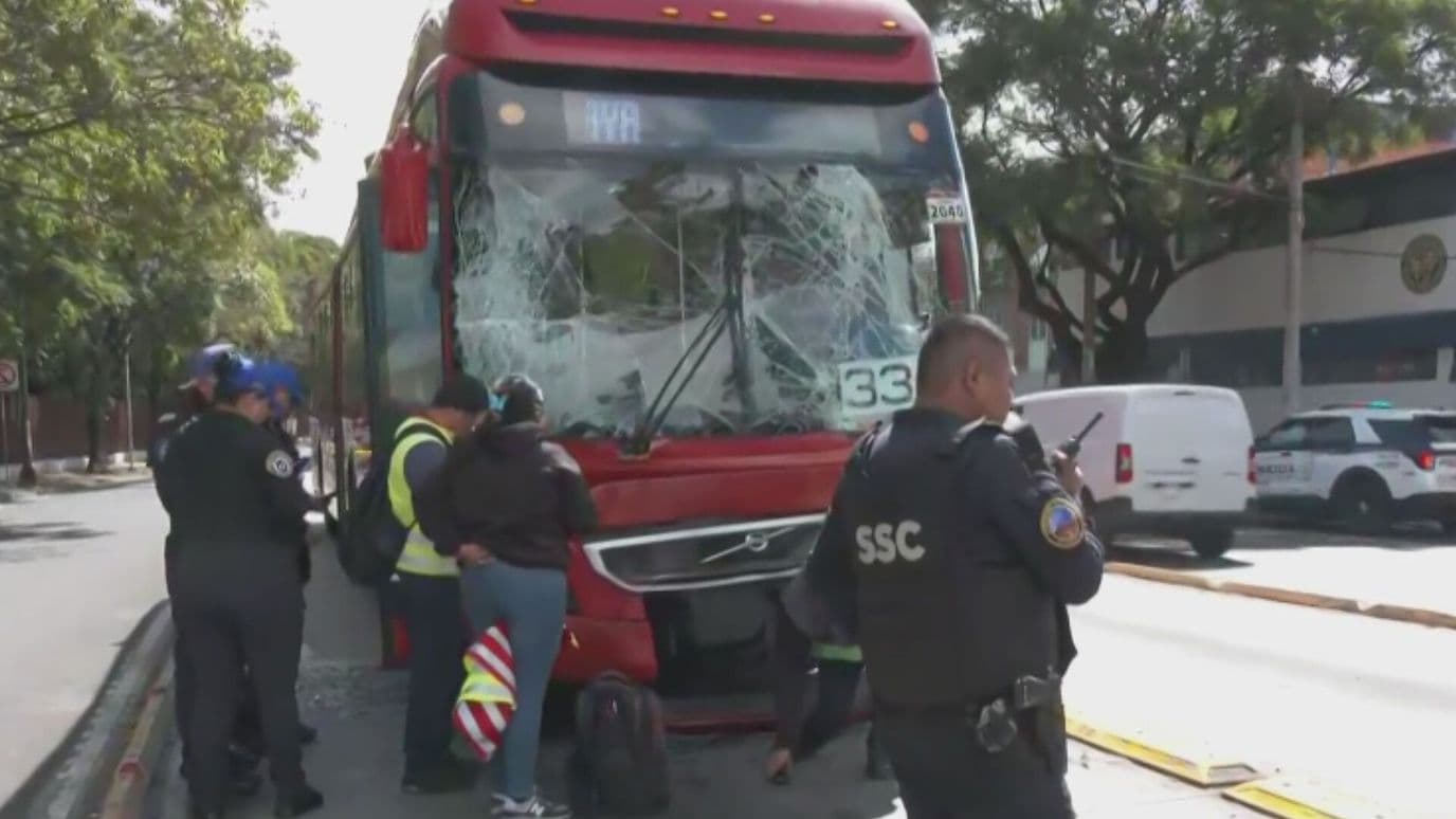 Metrobús Choca tras Quedarse sin Frenos en Iztacalco: Hay Más de 20 Heridos