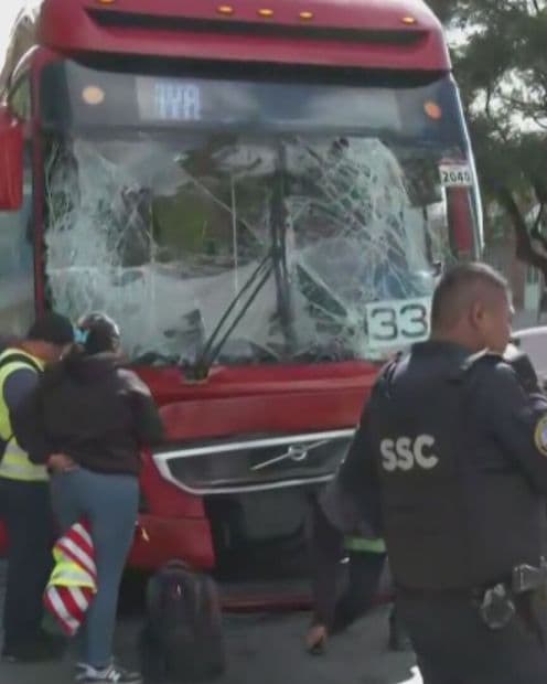 Metrobús Choca tras Quedarse sin Frenos en Iztacalco: Hay Más de 20 Heridos