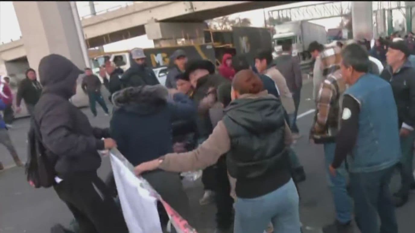 Video | Momento Exacto de la Riña en la México-Toluca; Manifestantes y Automivilistas se Agarran a Golpes