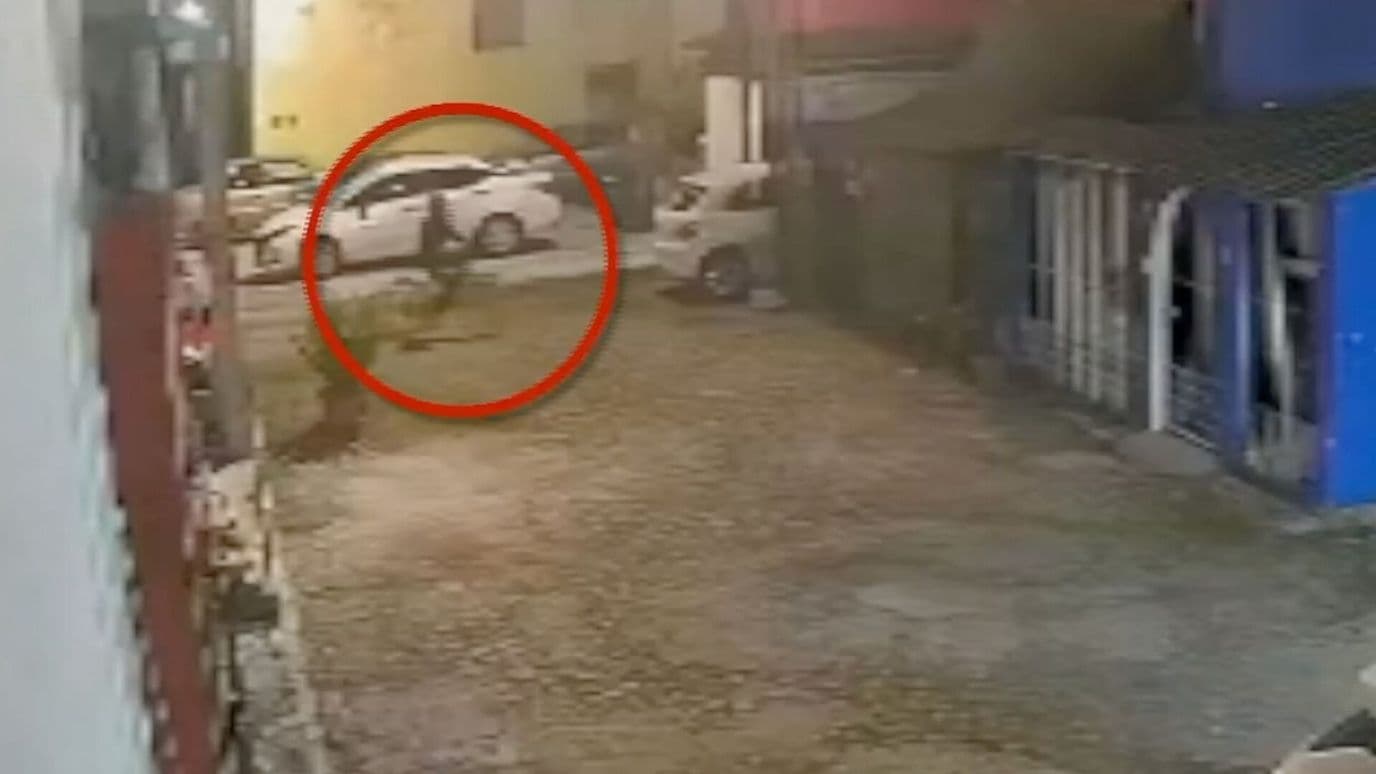 Video Ladrón Robo de Bicicleta en Vivienda de Colonia Villa Las Flores Puebla