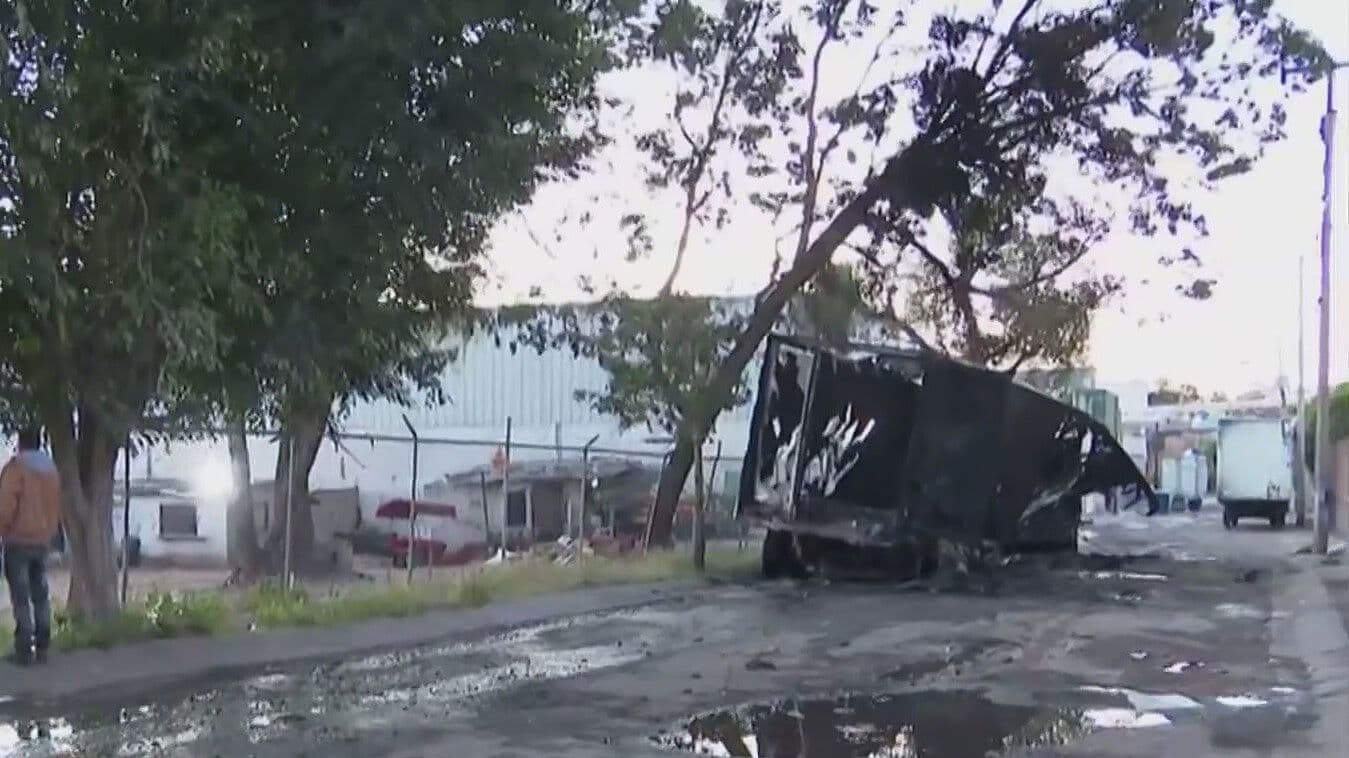 Dos Tráileres Incendiados Cerca de la Central Camionera en Tlaquepaque