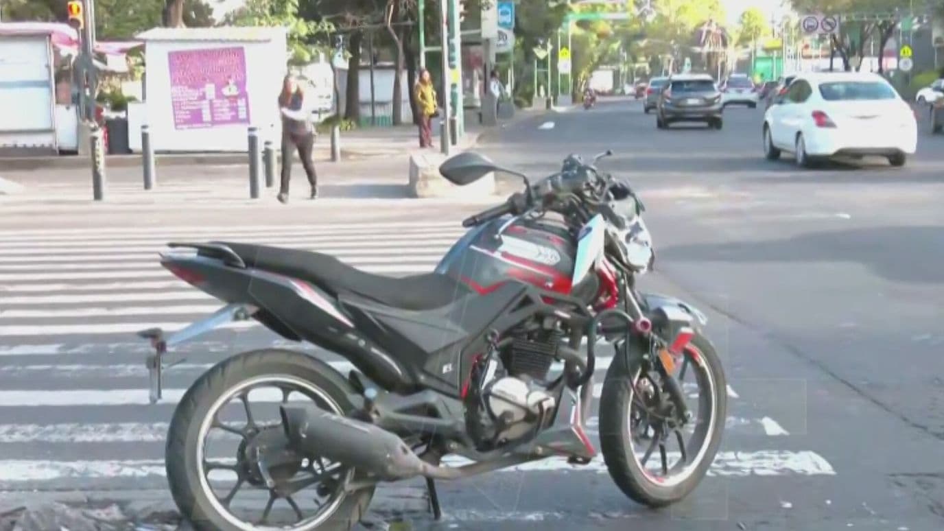 Patrulla de la SSC Choca Contra Motociclista en Eje Central