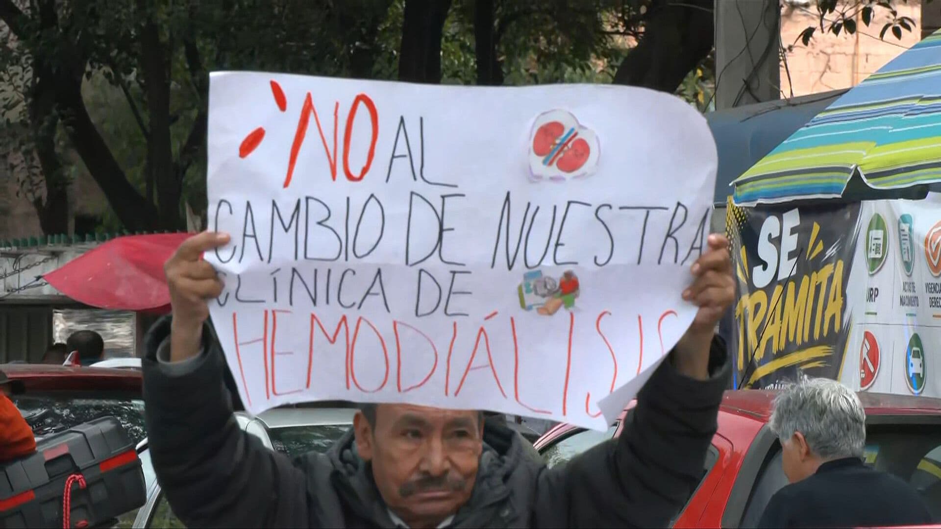 Pacientes Bloquean la Vía Gustavo Baz; Hay Afectación Vial en Naucalpan