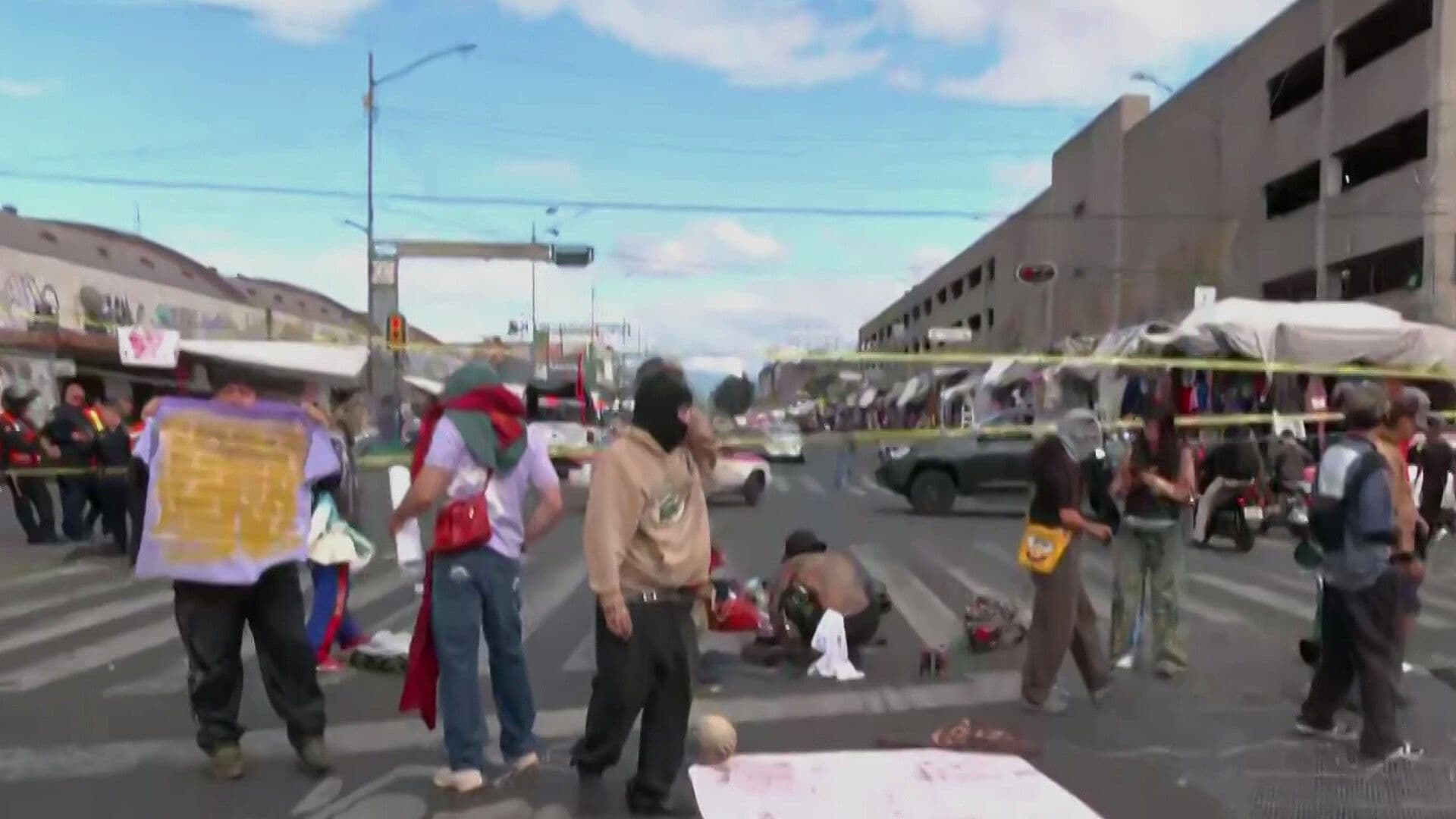 ‘Vivimos al Día’: Comerciantes Bloquean Eje 1 Norte por Bodega en Litigio, CDMX