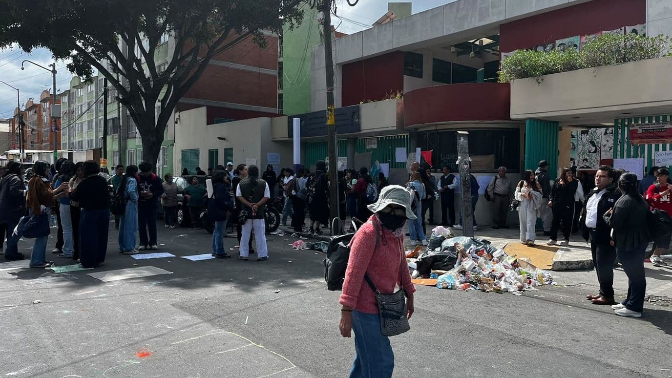 Cronología | Pacientes de Hemodiálisis Bloquean Vialidad en Naucalpan, Edomex
