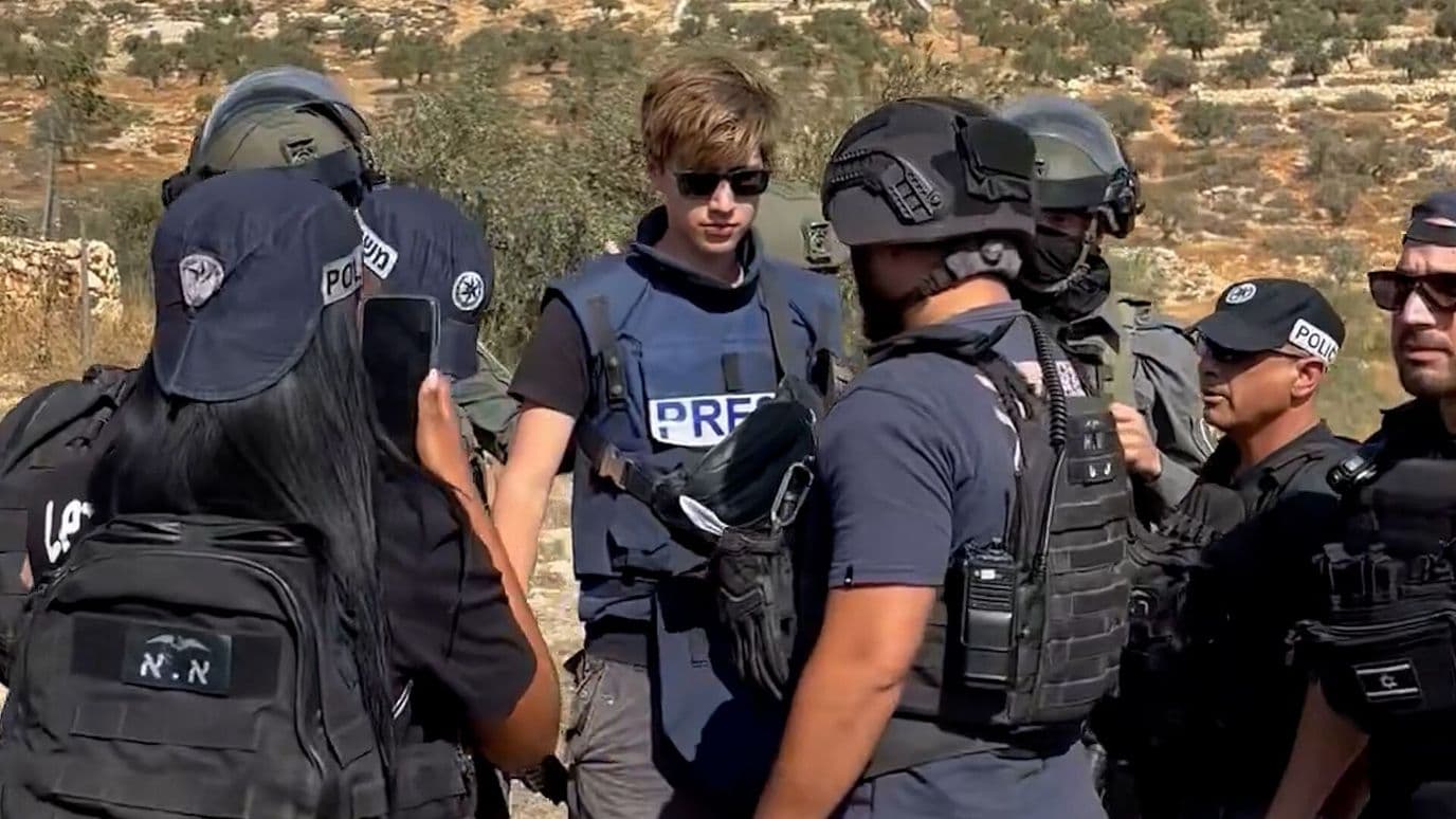 Soldados Israelíes Detienen a Periodista que Documentaba Cosecha en Cisjordania
