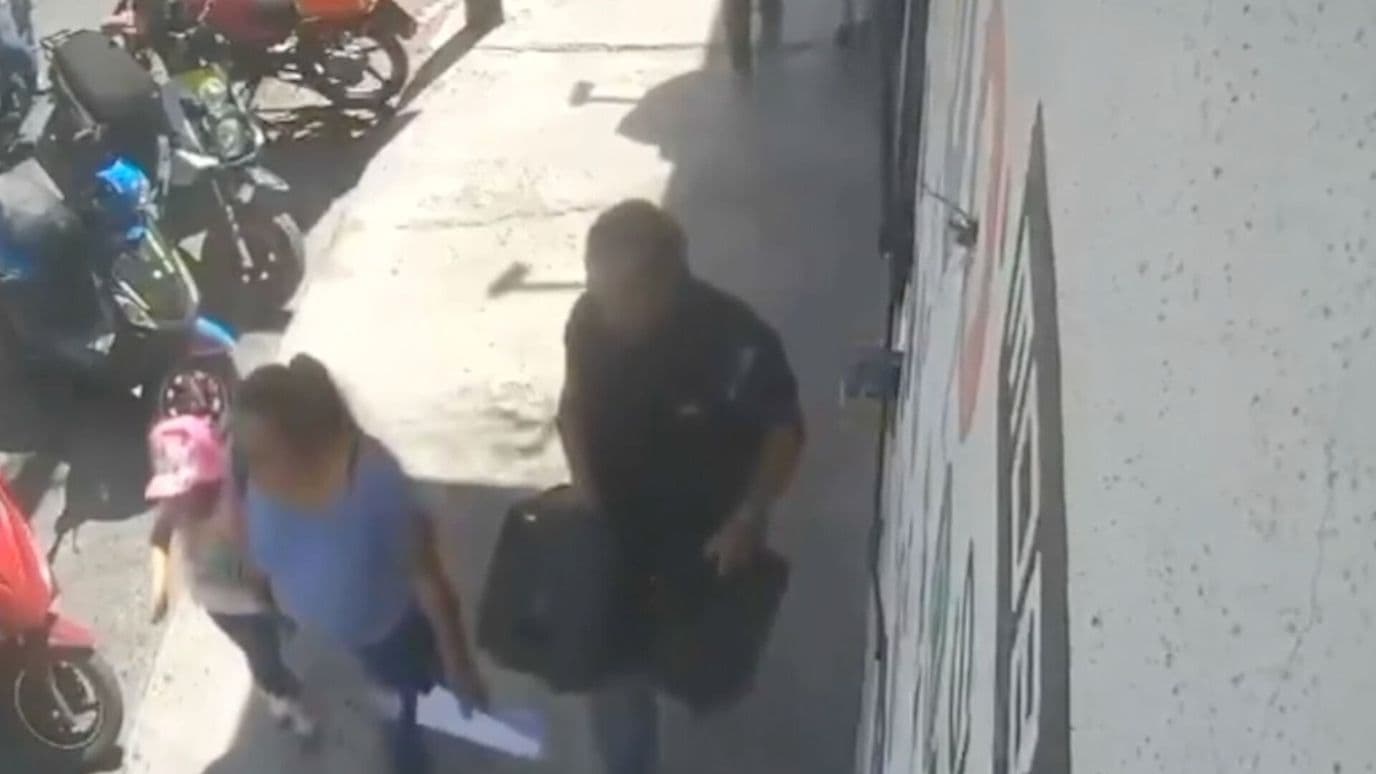 Video Ladrón Robo Equipo Sonido Negocio Calle Guerrero Izúcar de Matamoros Puebla