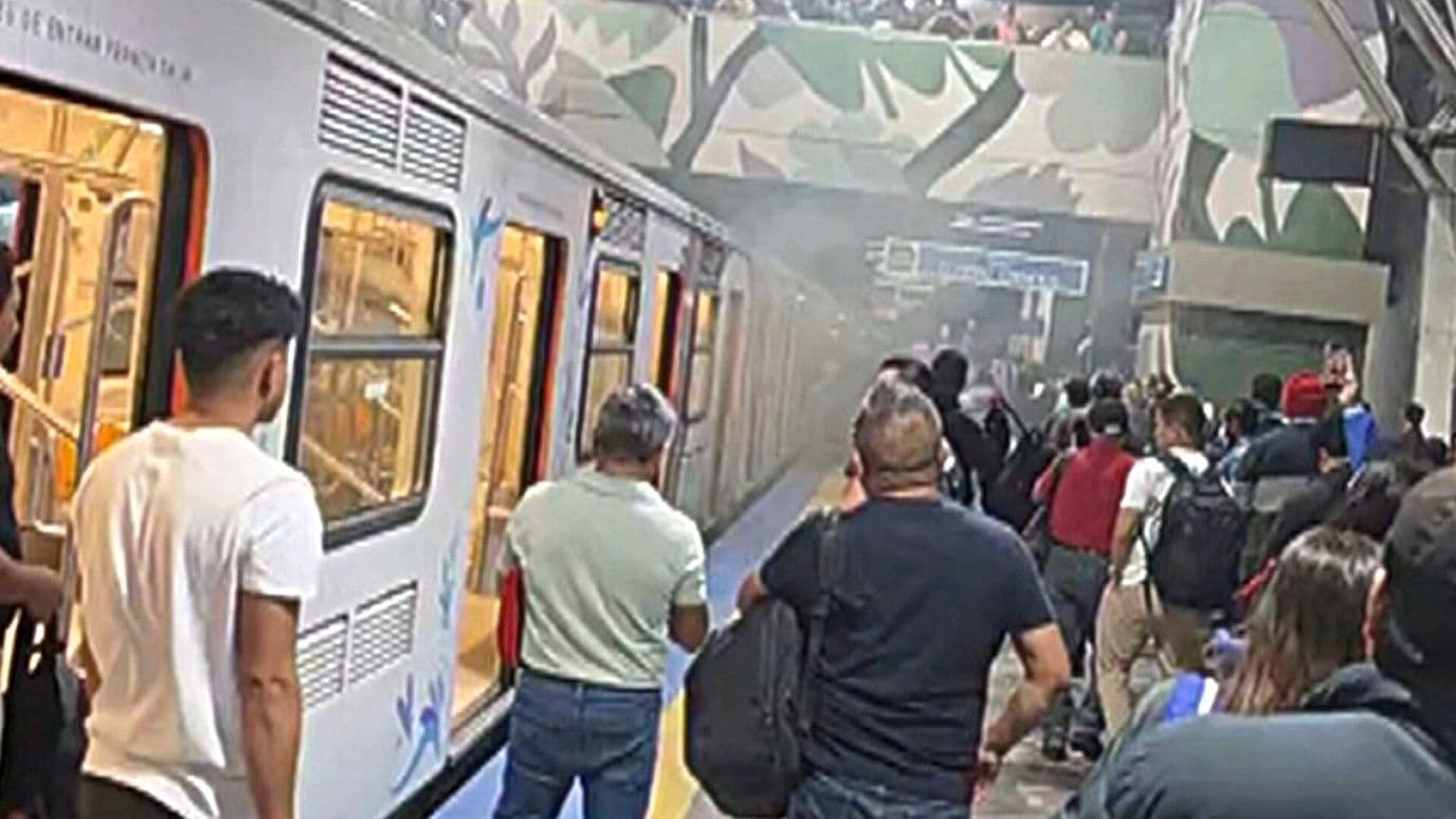 Usuarios Reportan Humo y Retrasos en Chabacano de la Línea 2 del Metro CDMX