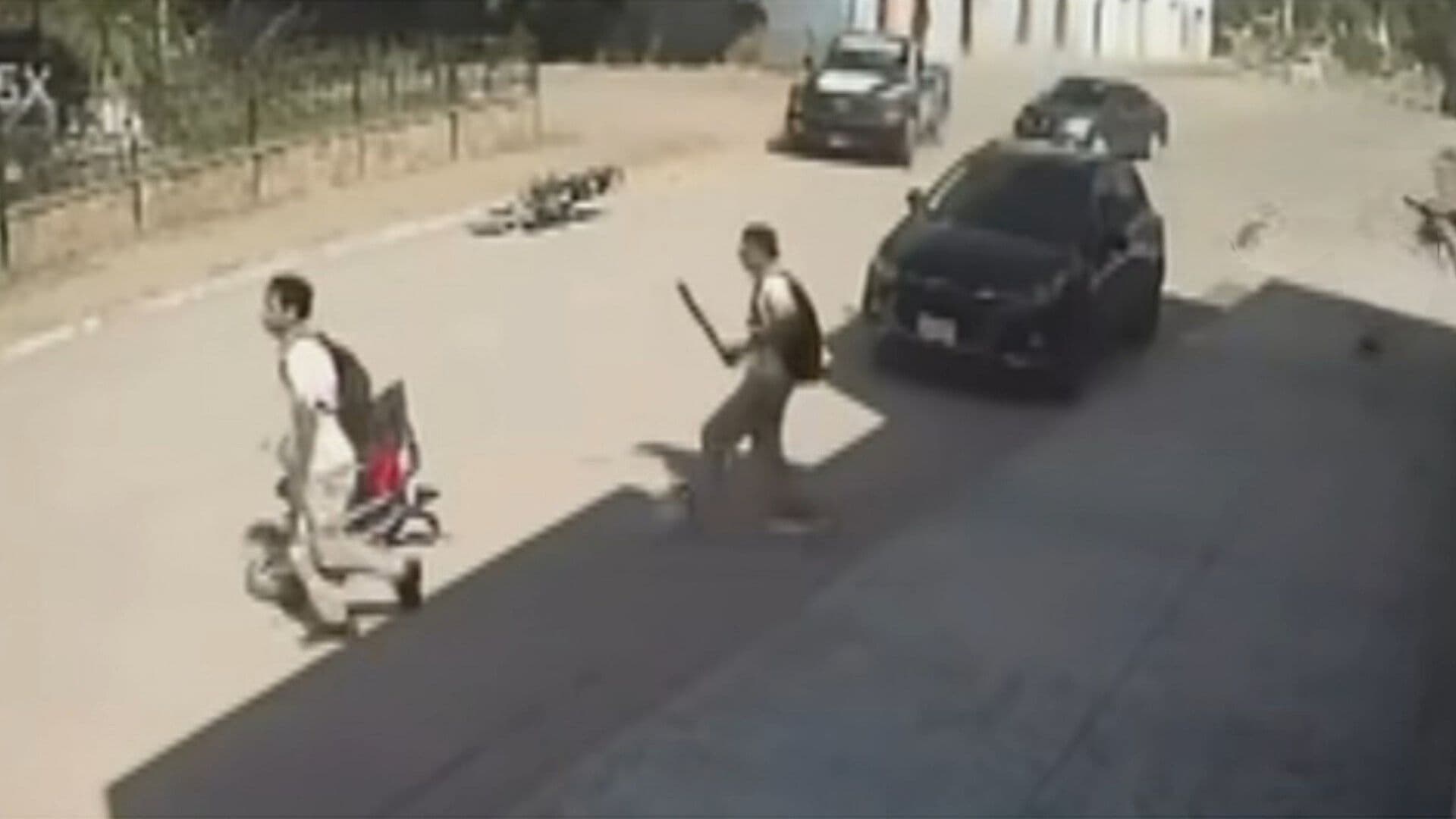 Video: Pandillas con Machetes Atemorizan Afuera de Primaria en Ahome, Sinaloa
