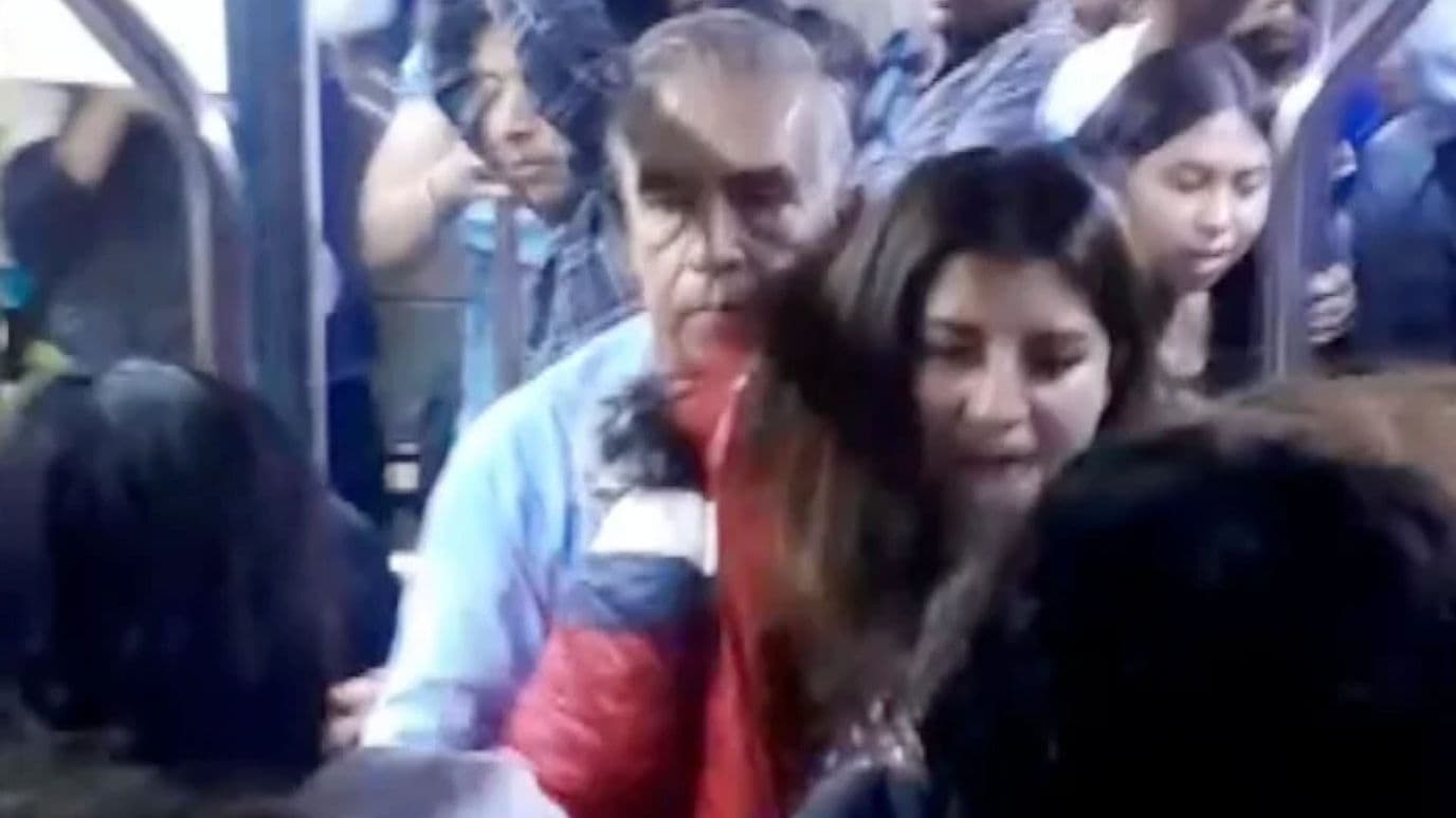 Riña Golpes Dos Mujeres por Asiento Unidad Línea 2 RUTA Metrobús Puebla