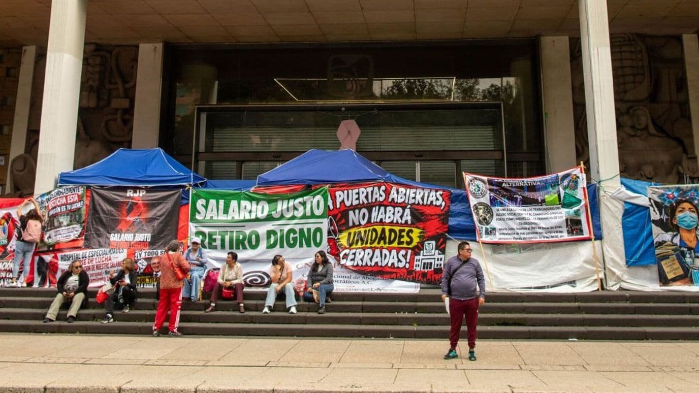 Trabajadores del IMSS Vuelven a Bloquear de Forma Intermitente Paseo de la Reforma