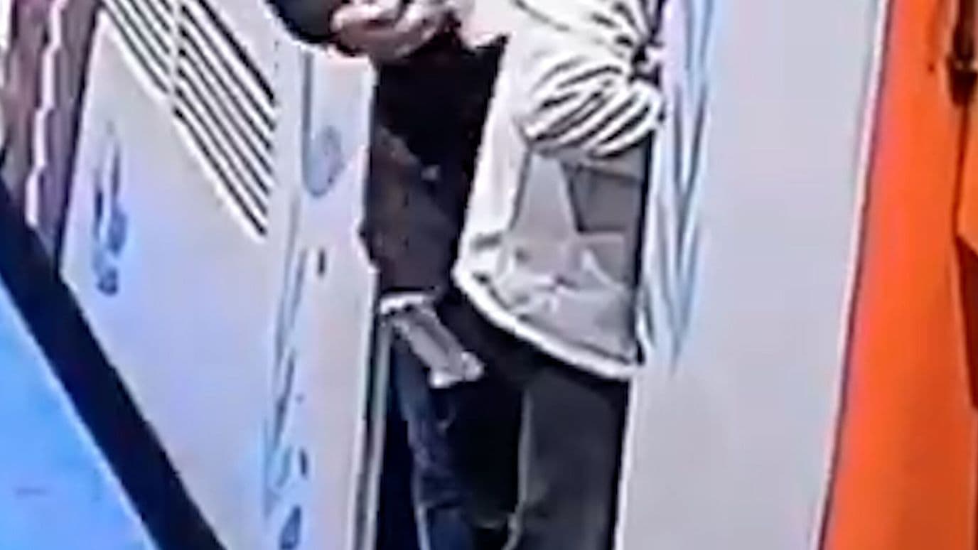 La Caída de un Objeto Metálico a las Vías del Metro de la CDMX Paralizó a la Línea 2