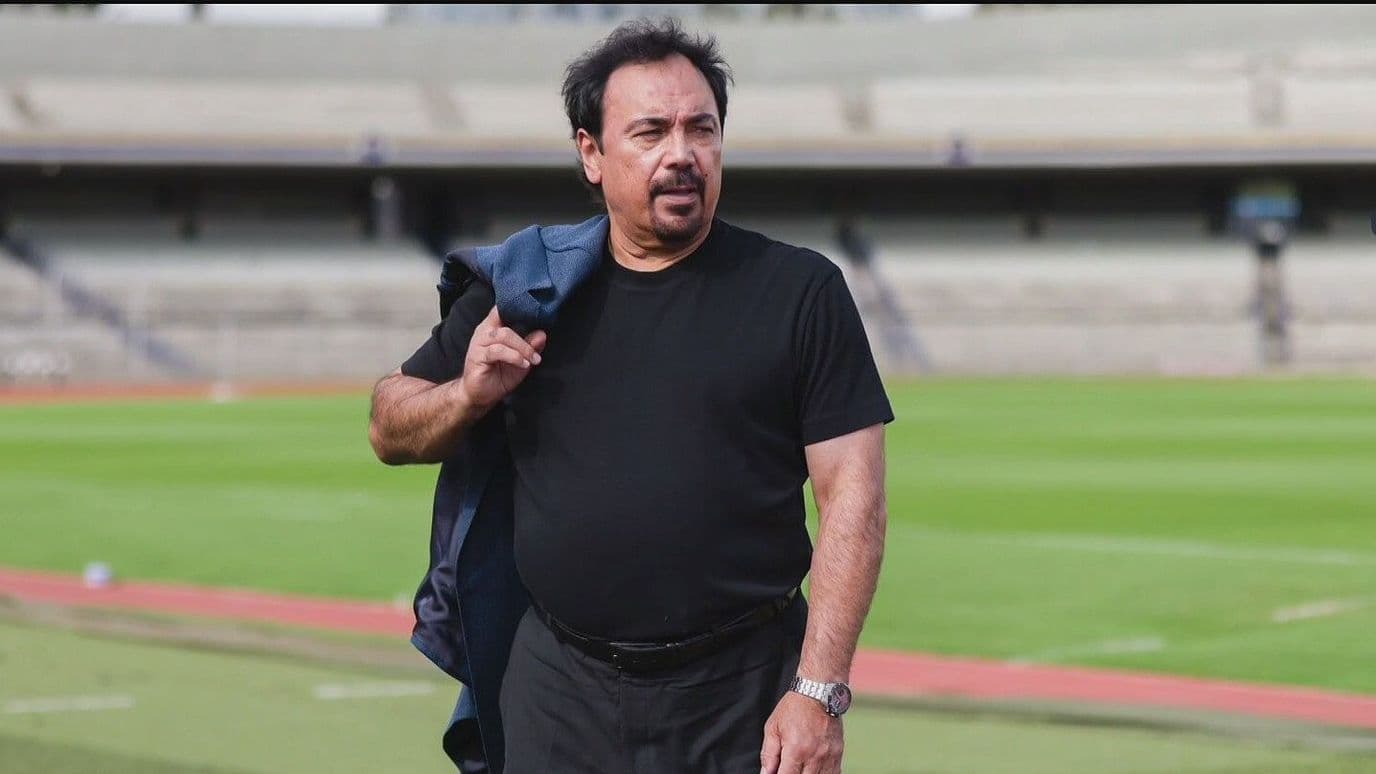 Hugo Sánchez Vuelve a Ciudad Universitaria, la Cancha Donde Comenzó su Leyenda con Pumas