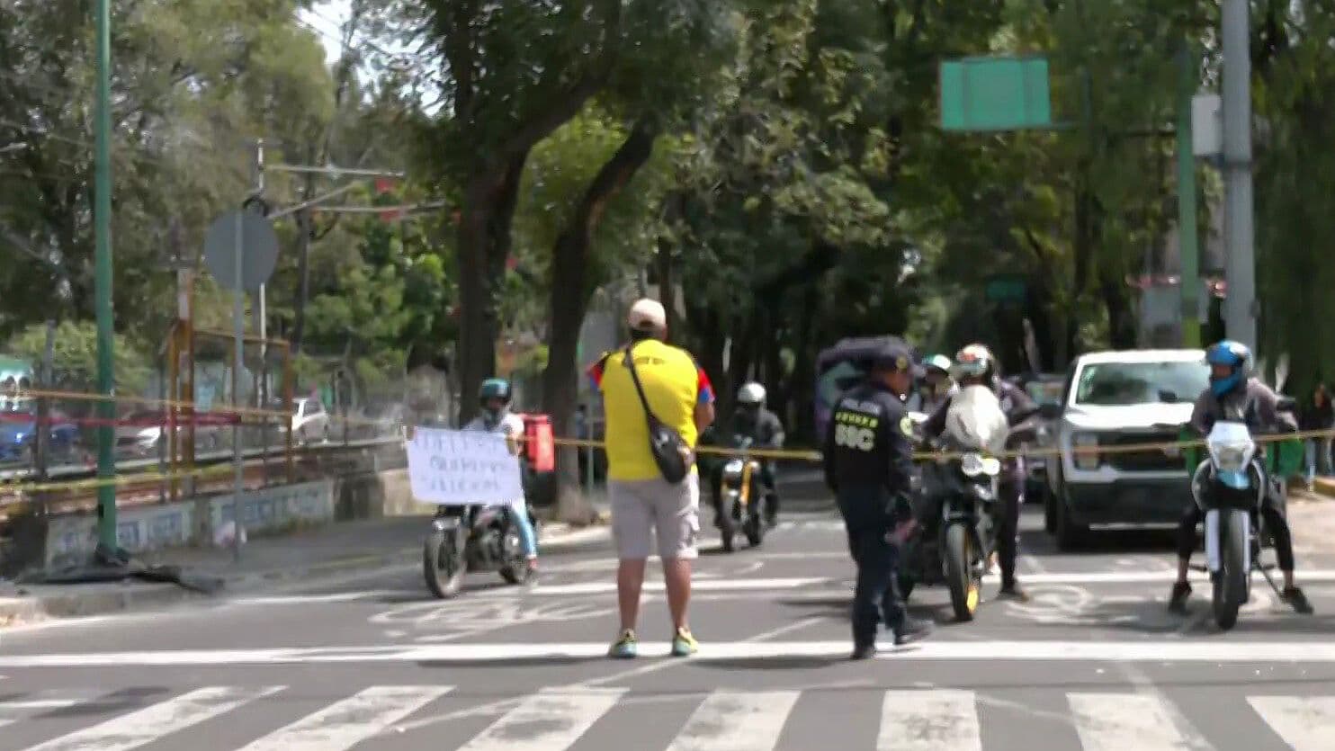 Bloqueo Hoy en Xochimilco: Vecinos Denuncian Olores a Gas y Afectan el Servicio del  Tren Ligero