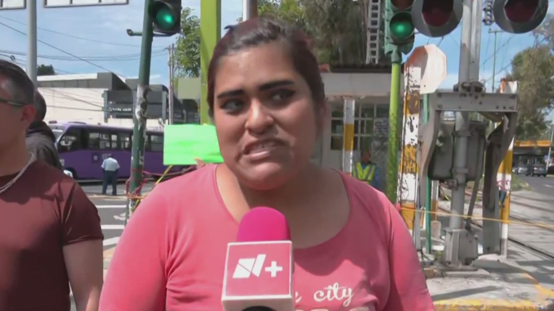 'Huele a Podrido': Vecinos de Xochimilco No Pueden ni Dormir por el Olor a Carne Hechada a Perder