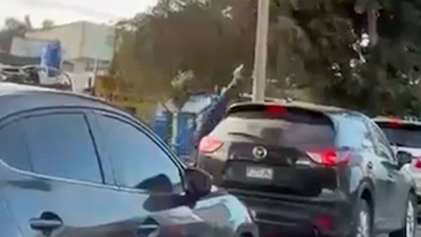 Motoladrones Disparan al Aire en Asalto a Conductor