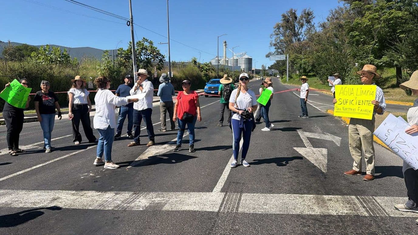 Habitantes de Zapopan Exigen Agua Limpia y se Manifiestan en Periférico